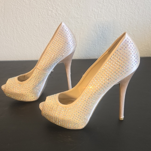 Jennifer Lopez Sparkling Beige Peep-Toe Heels - Picture 8 of 11